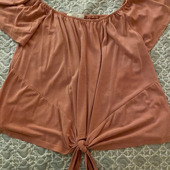 Off the shoulder shirt, super soft! Size MED - Picture 2 of 5